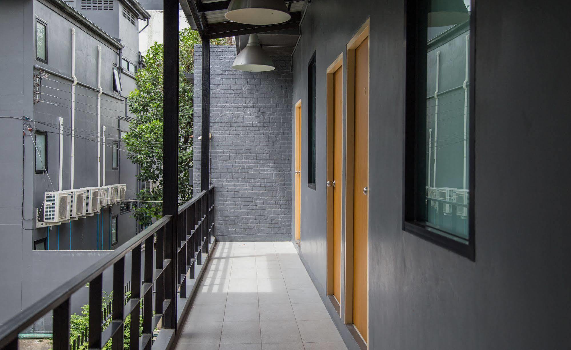 Varinda Hostel Bangkok Ngoại thất bức ảnh